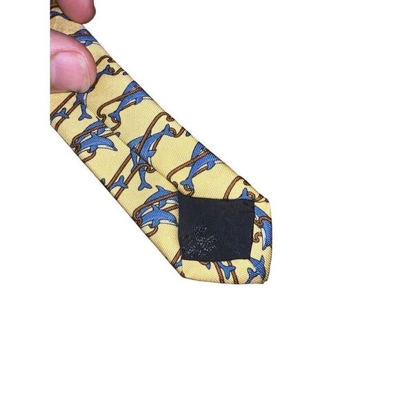 Brooks Brothers Yellow Dolphin Print Handmade 100% Silk Neck Tie - Picture 5 of 5